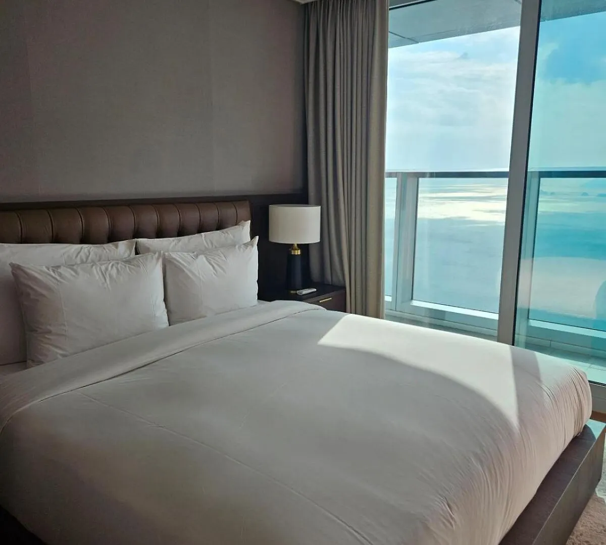 3B3B Luxury Beach Condo With Breathtaking Views Busan