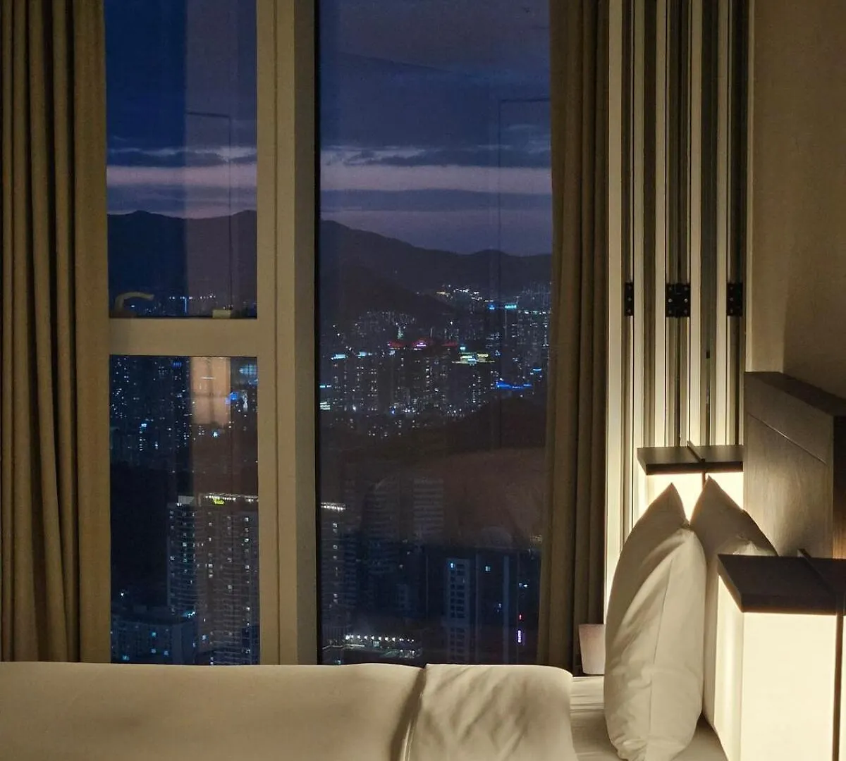 3B3B Luxury Beach Condo With Breathtaking Views Busan