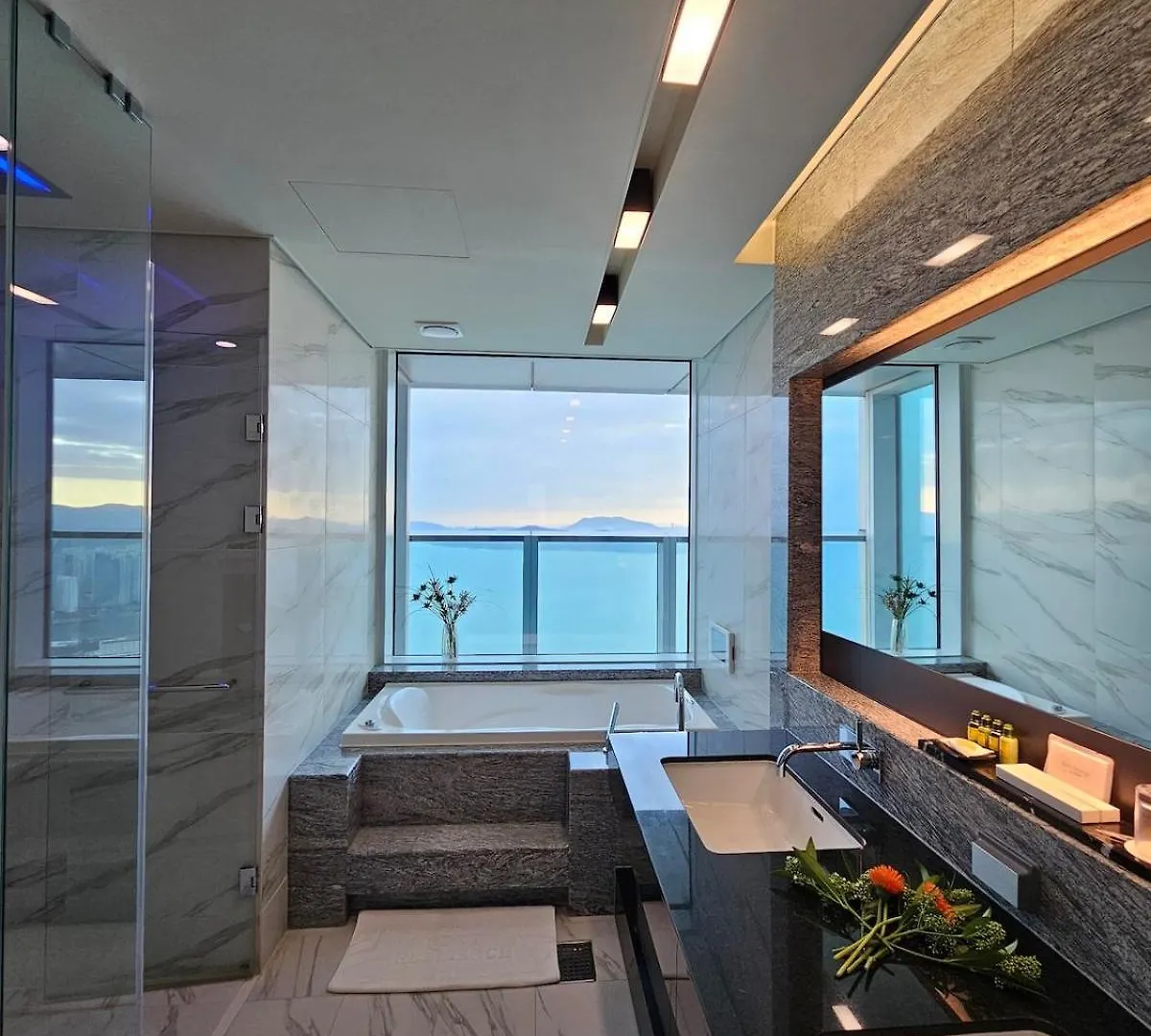 Apartment 3B3B Luxury Beach Condo With Breathtaking Views Busan