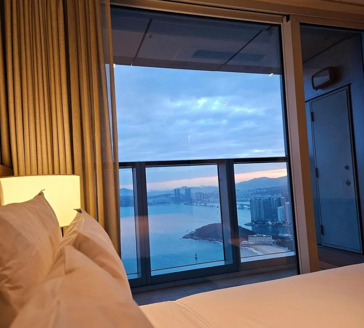 Apartment 3B3B Luxury Beach Condo With Breathtaking Views Busan South Korea