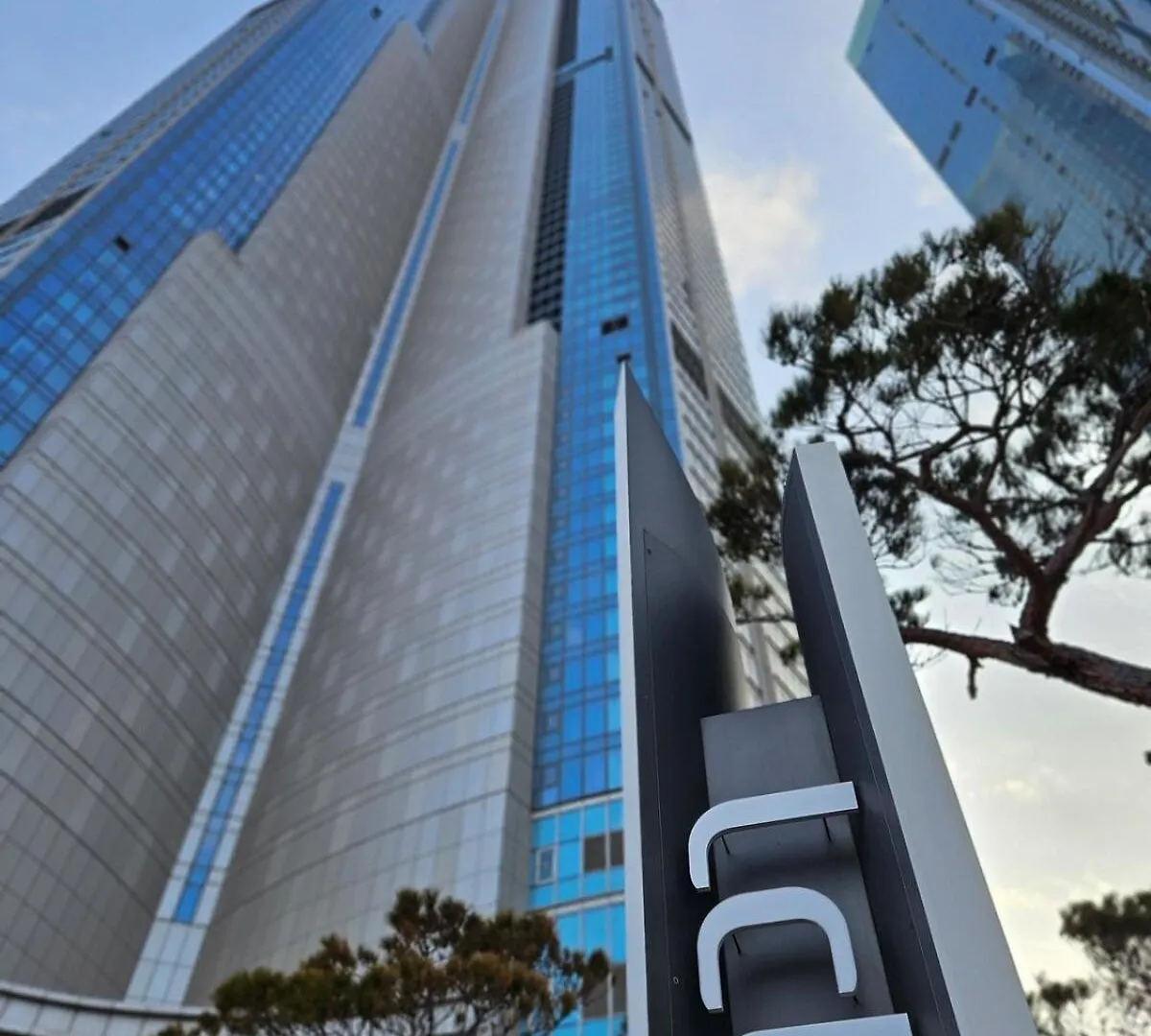 3B3B Luxury Beach Condo With Breathtaking Views Busan
