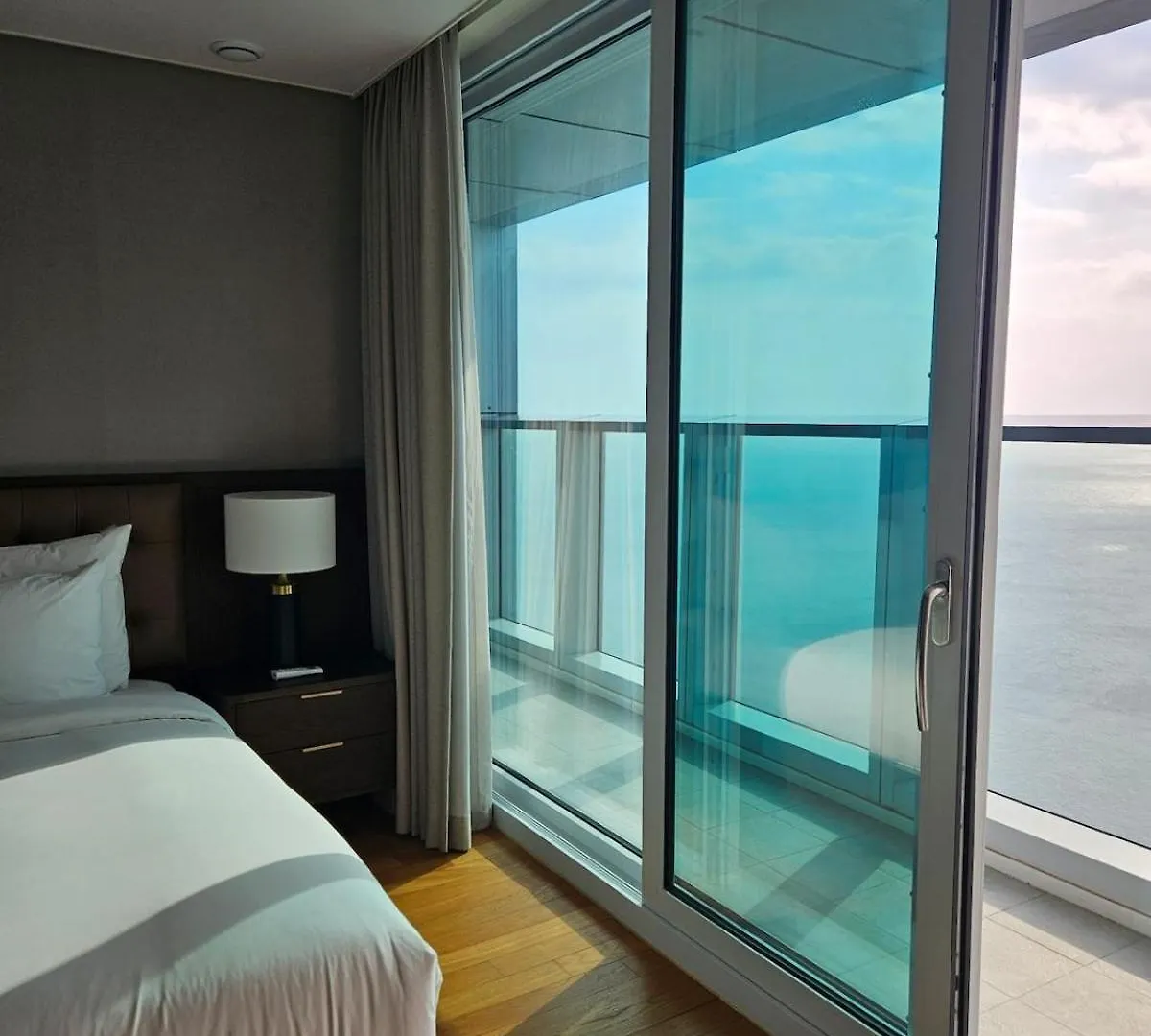 3B3B Luxury Beach Condo With Breathtaking Views Busan Apartment