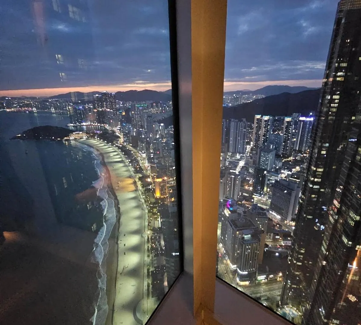 3B3B Luxury Beach Condo With Breathtaking Views Busan