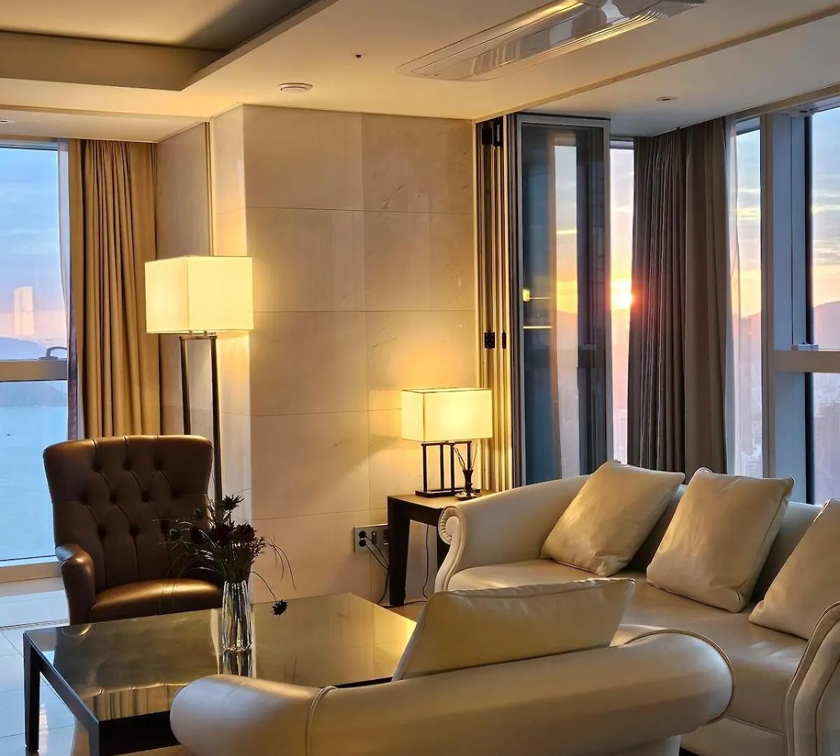 3B3B Luxury Beach Condo With Breathtaking Views Busan